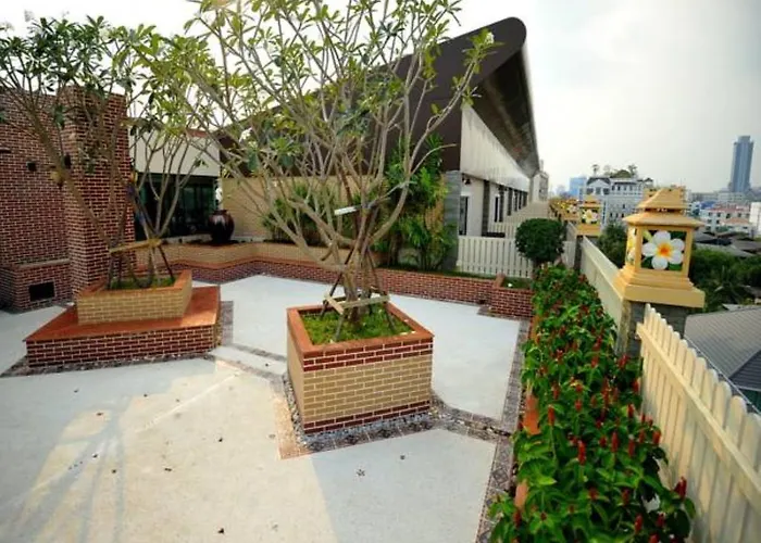 Pensão Grand Prapa Place